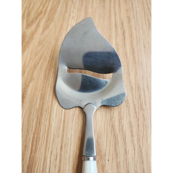 Delft Blue Holland Windmill Cheese Slicer & Spoon Set with Porcelain Clogs - Picture 3 of 8